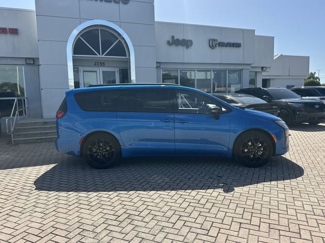 2027 Chrysler Pacifica Limited