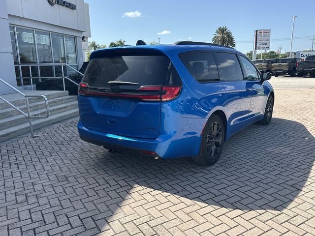 2027 Chrysler Pacifica Limited