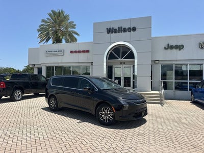 2027 Chrysler Pacifica Limited