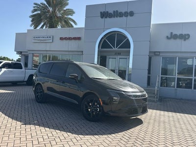 2027 Chrysler Pacifica Limited