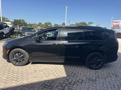 2027 Chrysler Pacifica Limited