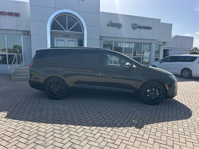 2027 Chrysler Pacifica Limited