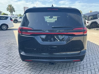 2027 Chrysler Pacifica Limited