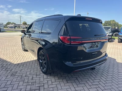 2027 Chrysler Pacifica Limited