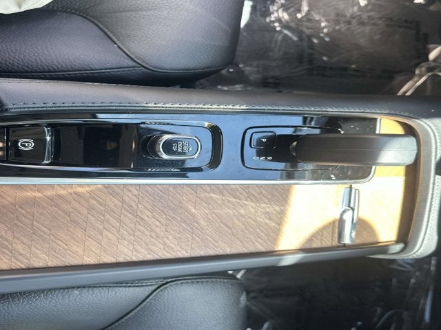 2024 Volvo XC90 Plus Bright Theme